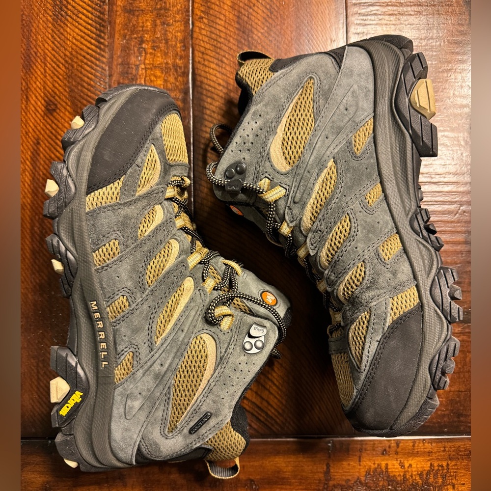 Men’s Merrell MOAB 3 mid waterproof wide size 10